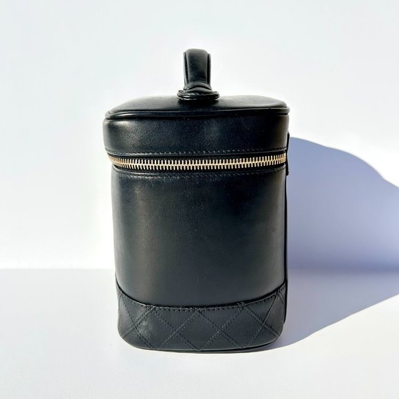 Chanel Black Vintage Vanity Bag - Picture 2 of 11